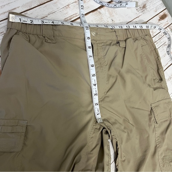 Men’s North Face Tan Hiking Shorts Size large  Cargo Utility nylon - Picture 6 of 13